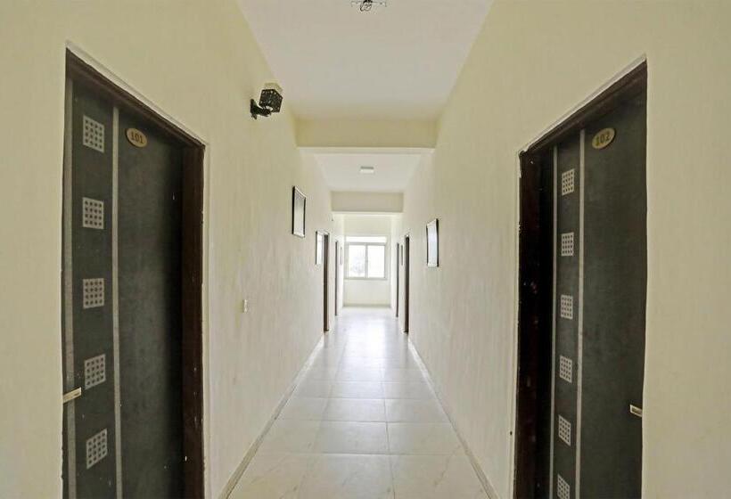 호텔 Oyo Flagship Green Vatika Resort