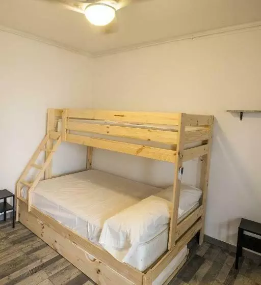 ユースホステル L Hostalet Guesthouse