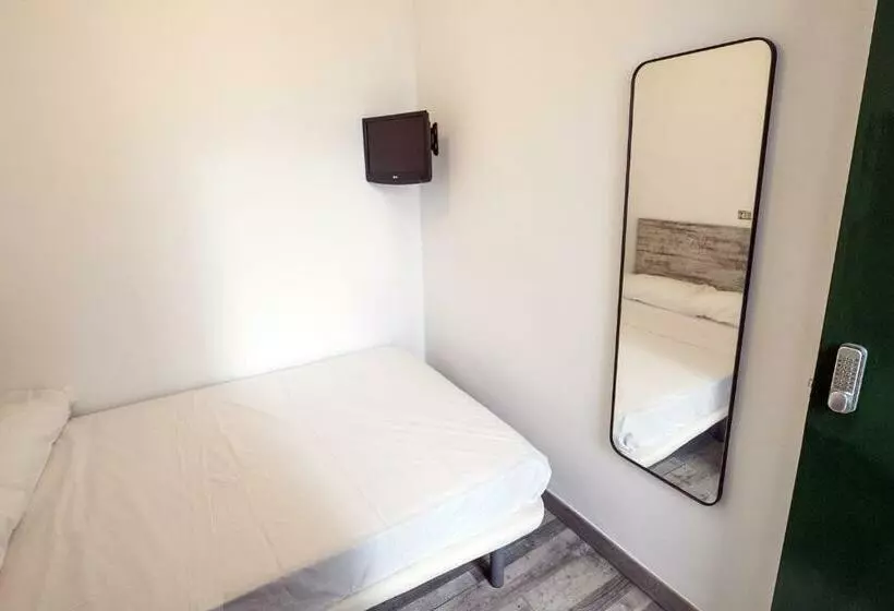 ユースホステル L Hostalet Guesthouse