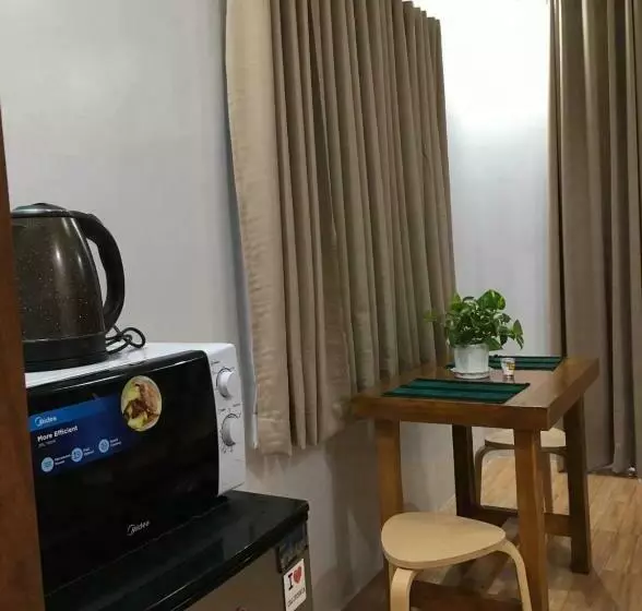 ユースホステル Transient Room Near Calatagan Floating Cottage