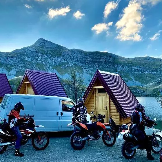 تختخواب و صبحانه Kapetanovo Jezero Bungalov