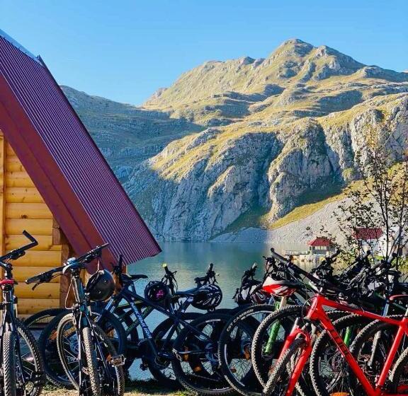 تختخواب و صبحانه Kapetanovo Jezero Bungalov