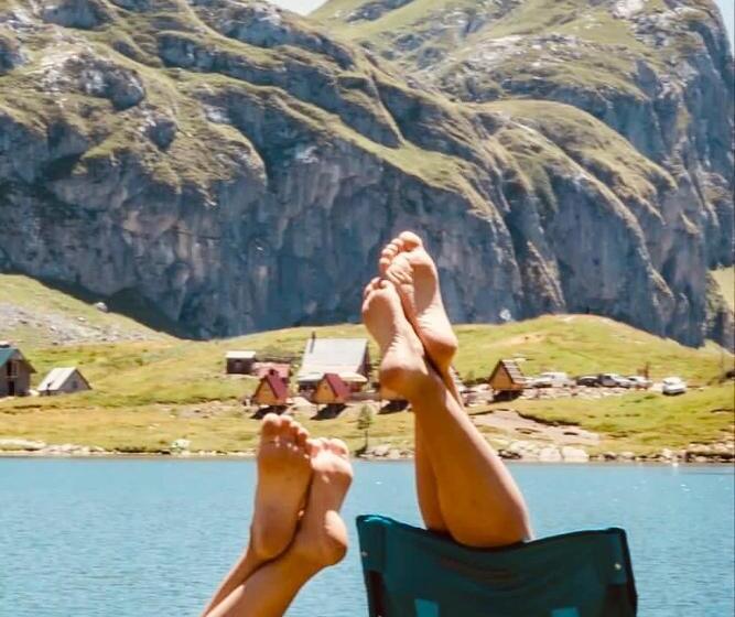 تختخواب و صبحانه Kapetanovo Jezero Bungalov