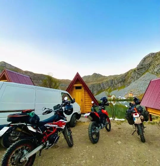 تختخواب و صبحانه Kapetanovo Jezero Bungalov