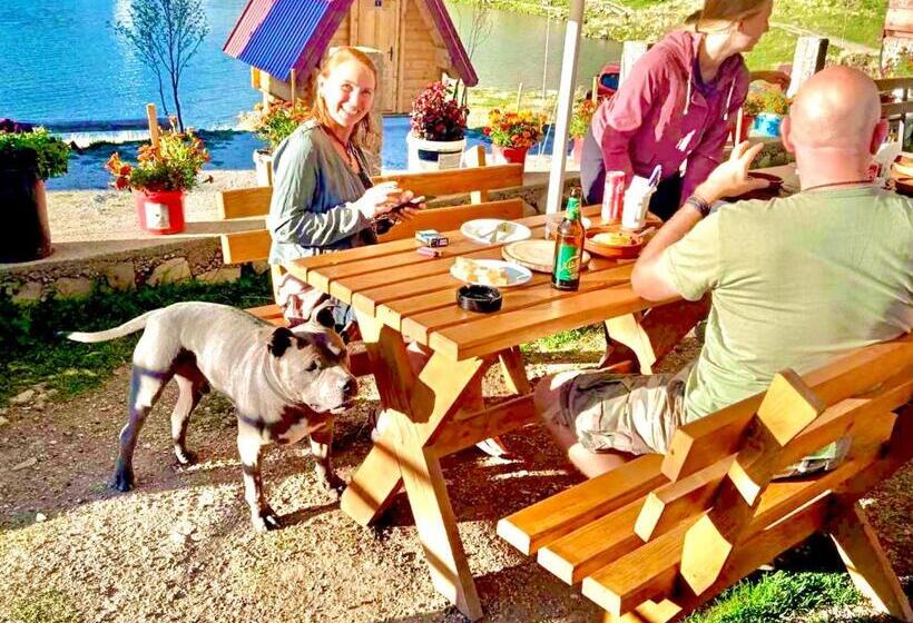 تختخواب و صبحانه Kapetanovo Jezero Bungalov