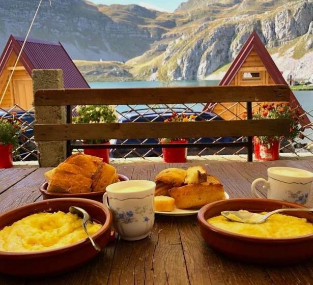 تختخواب و صبحانه Kapetanovo Jezero Bungalov