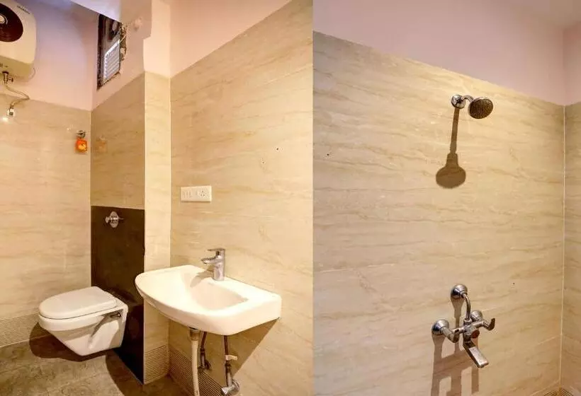 Oyo Flagship Hotel Kashi
