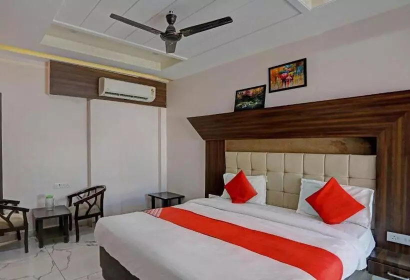 Oyo Flagship Hotel Kashi