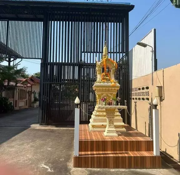 Hotelli Ekaluk Place Inn