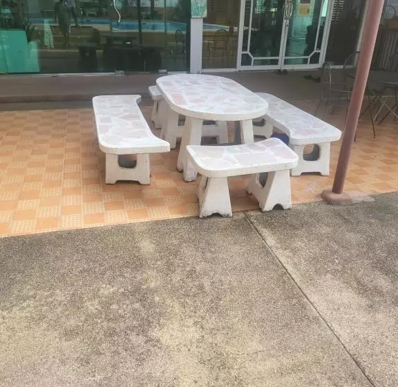 Hotelli Ekaluk Place Inn