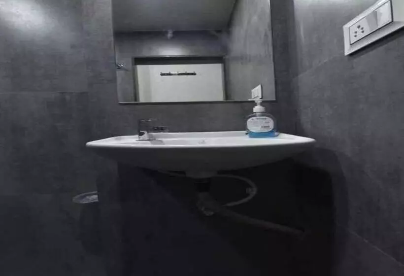 ホテル Infini Palace City Center