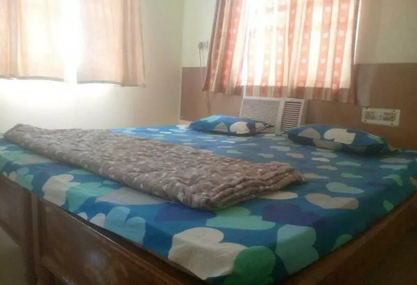 ホテル Oyo Shree Krishna Cottage