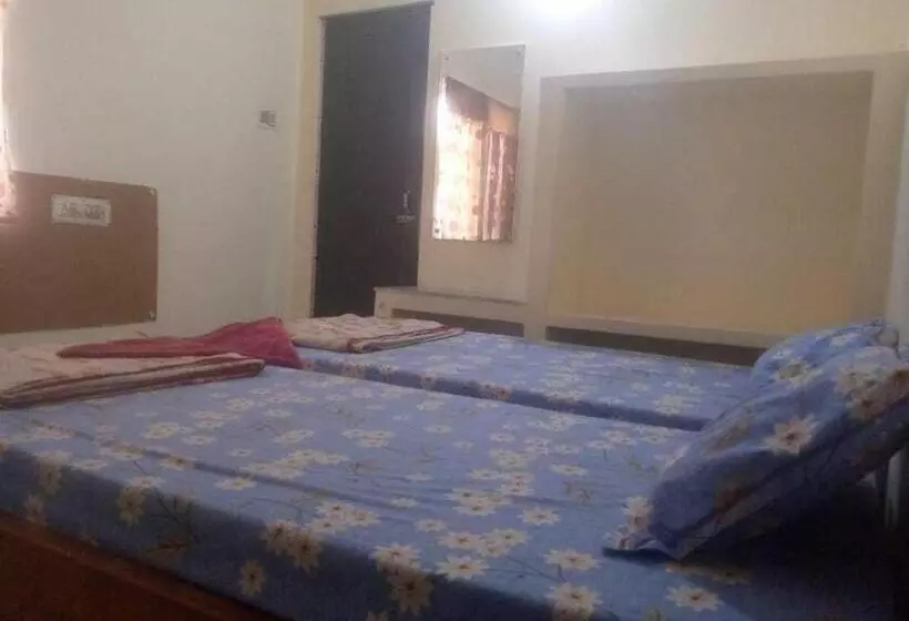 ホテル Oyo Shree Krishna Cottage