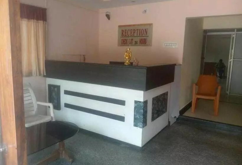 ホテル Oyo Shree Krishna Cottage
