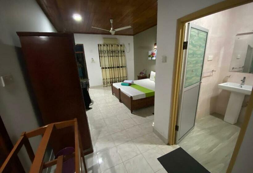 מלון כמוסות Grand With