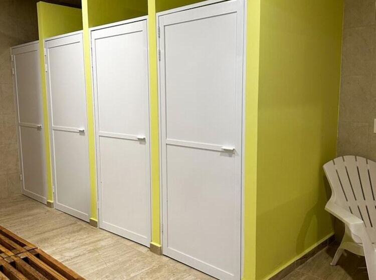 Капсульный Oтель Hostel Tropico 20 Pdc