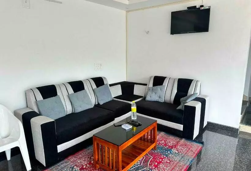 Hotelli Oyo Flagship H Square Homestays