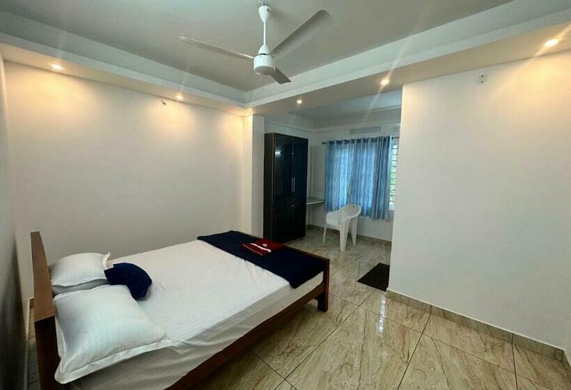 בית מלון כפרי Oyo Flagship H Square Homestays