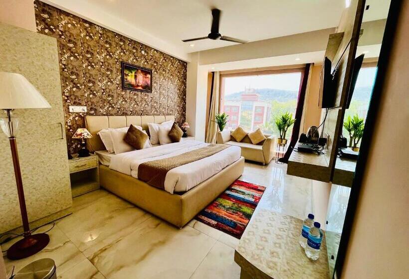 Tirath View Central Hotel   A Comfortable Stay