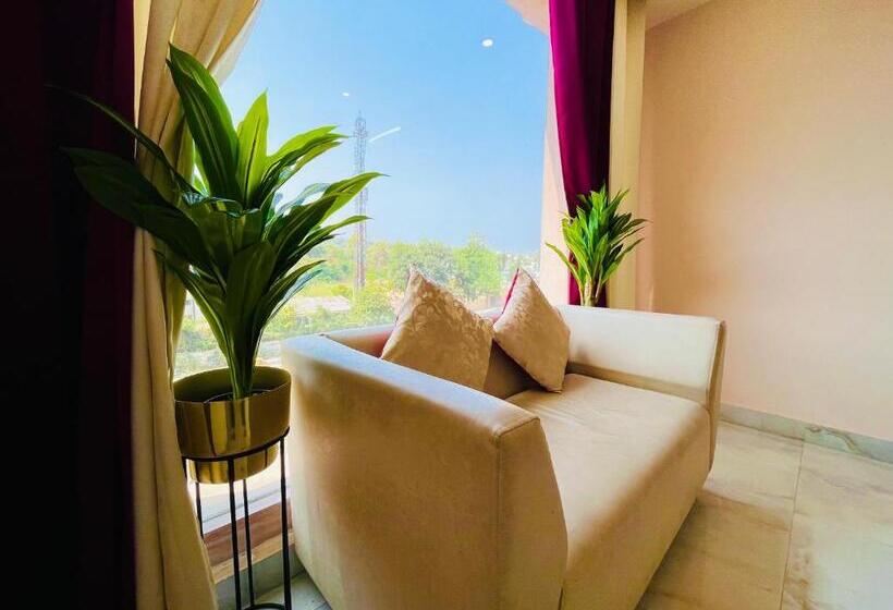 Tirath View Central Hotel   A Comfortable Stay