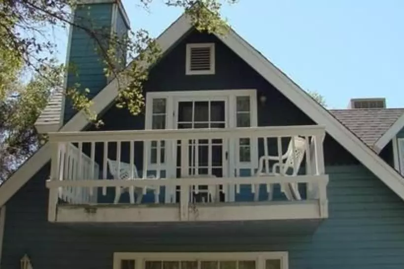 تختخواب و صبحانه Apple Blossom Inn