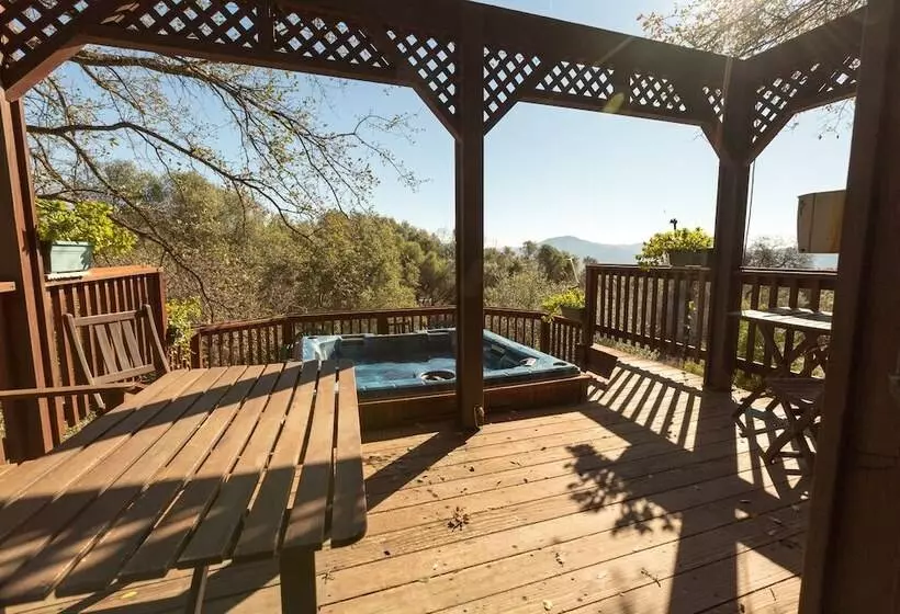 تختخواب و صبحانه Apple Blossom Inn