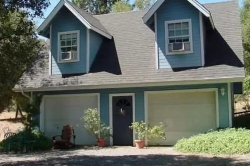 تختخواب و صبحانه Apple Blossom Inn
