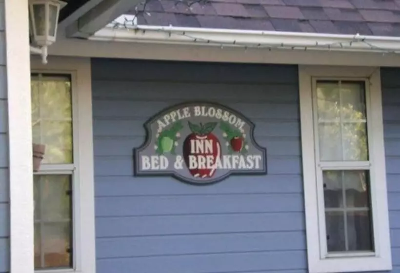 تختخواب و صبحانه Apple Blossom Inn