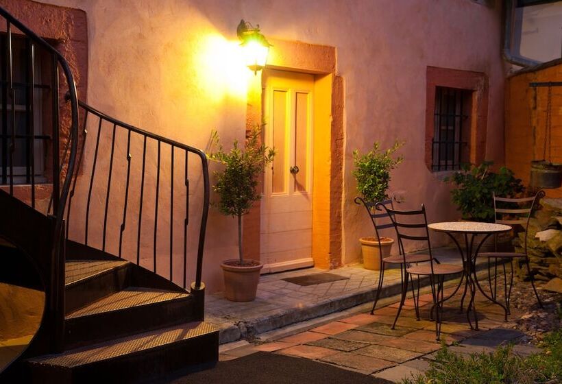 Отель Cap De Castel