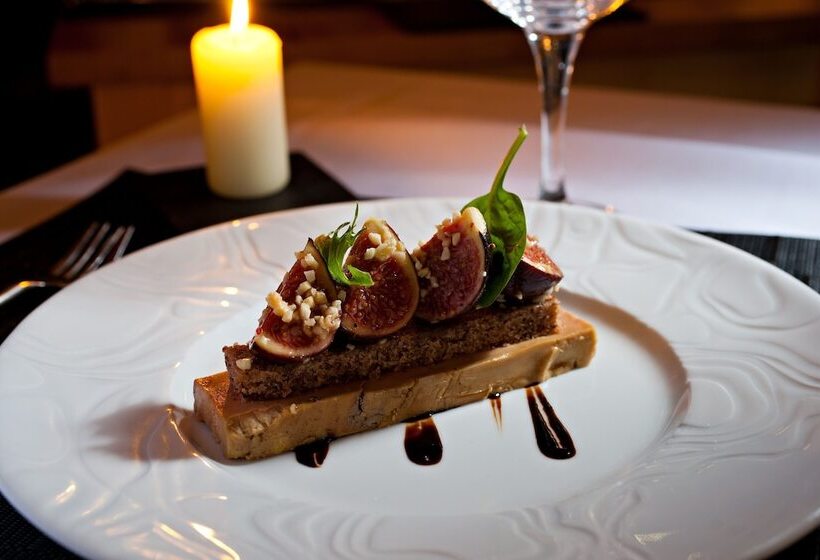 Отель Cap De Castel