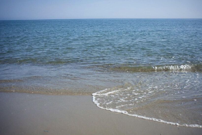 هتل Caretta Beach