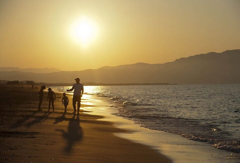 هتل Caretta Beach