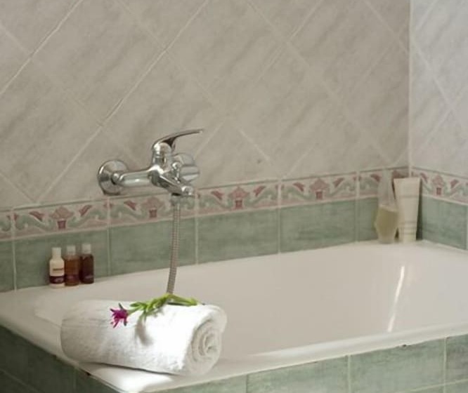 هتل Caretta Beach