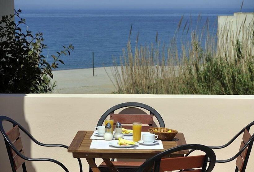 هتل Caretta Beach