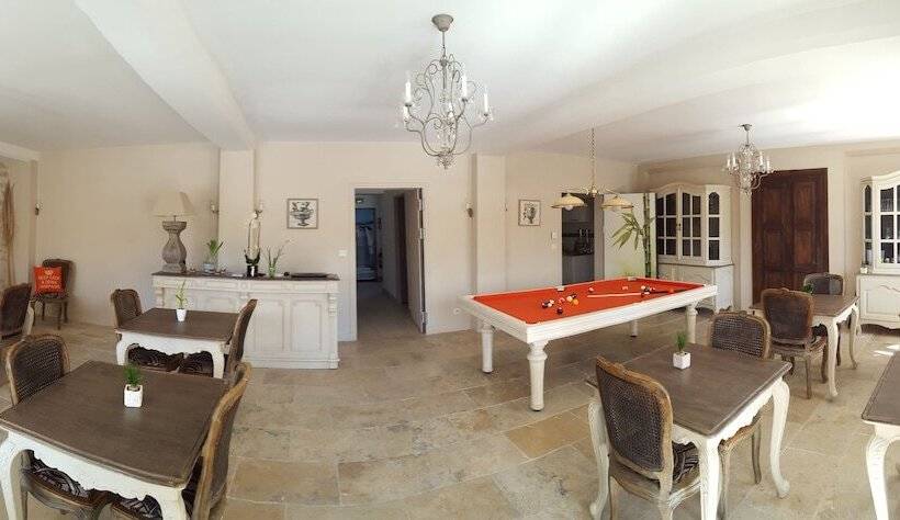 هتل Hôtel Le Mas Saint Joseph