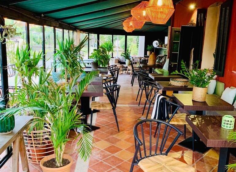 هتل Le Jardin D'emile