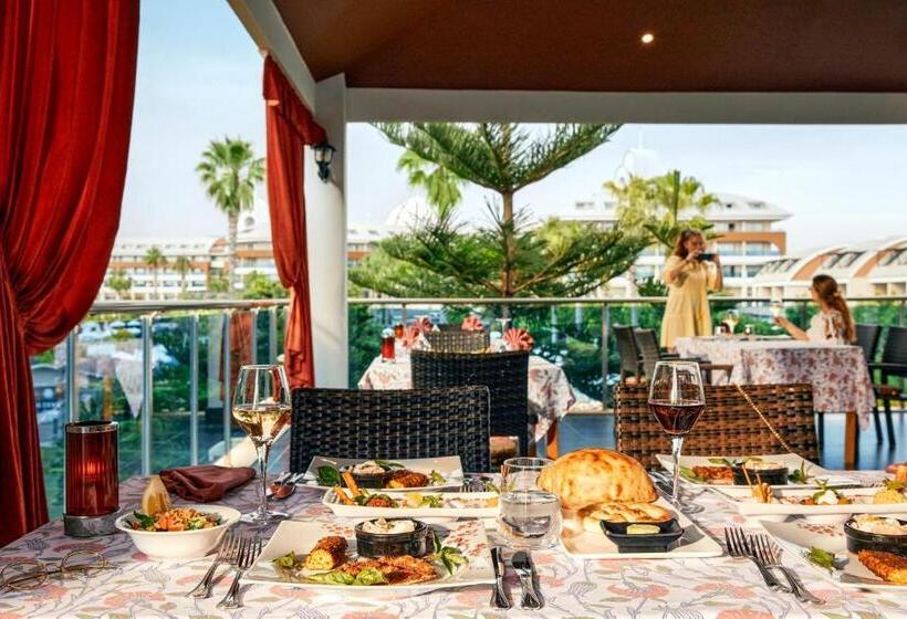 Отель Tui Magic Life Jacaranda