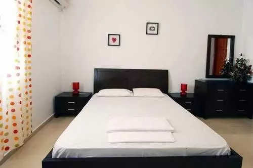 Manos Apartments