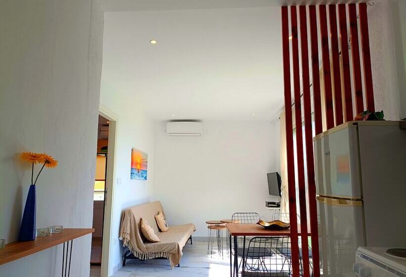 Salonikiou Beach Deluxe Apartments