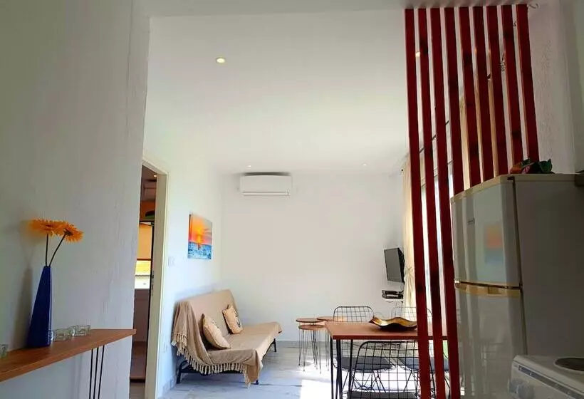 Salonikiou Beach Deluxe Apartments