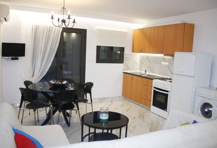 Salonikiou Beach Deluxe Apartments