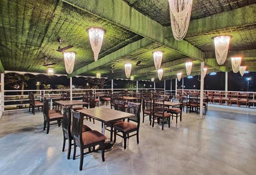 Golden Chariot Hotel Daman