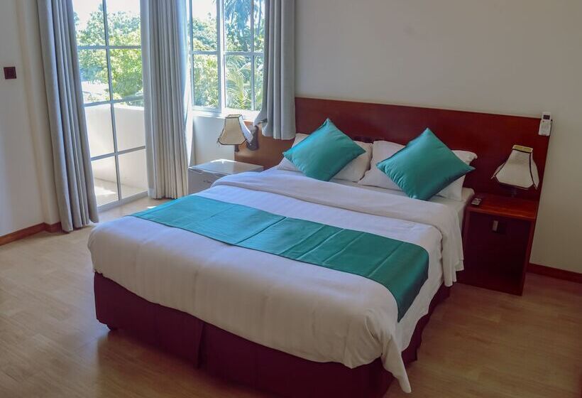 هتل Maaniya Palace