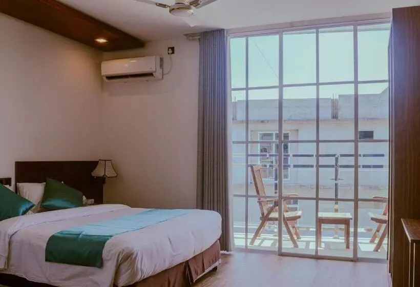 هتل Maaniya Palace