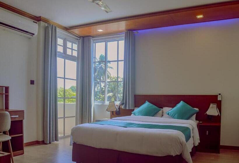 هتل Maaniya Palace