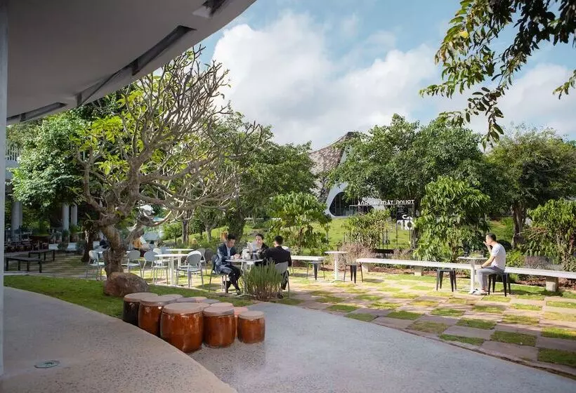 هتل The Coffee City   Healing & Retreats