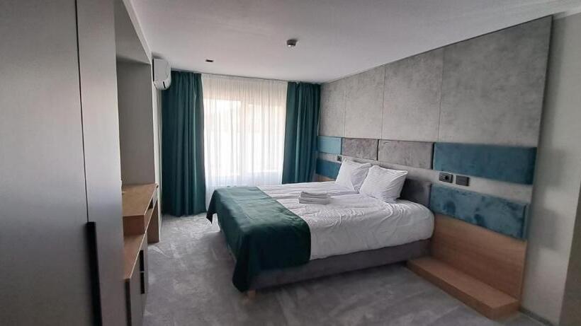 هتل Plutitor Lebăda