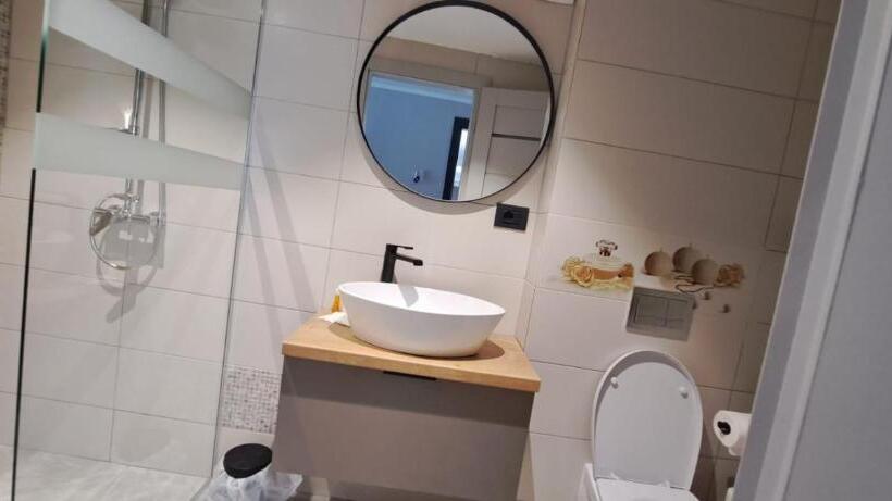 هتل Plutitor Lebăda