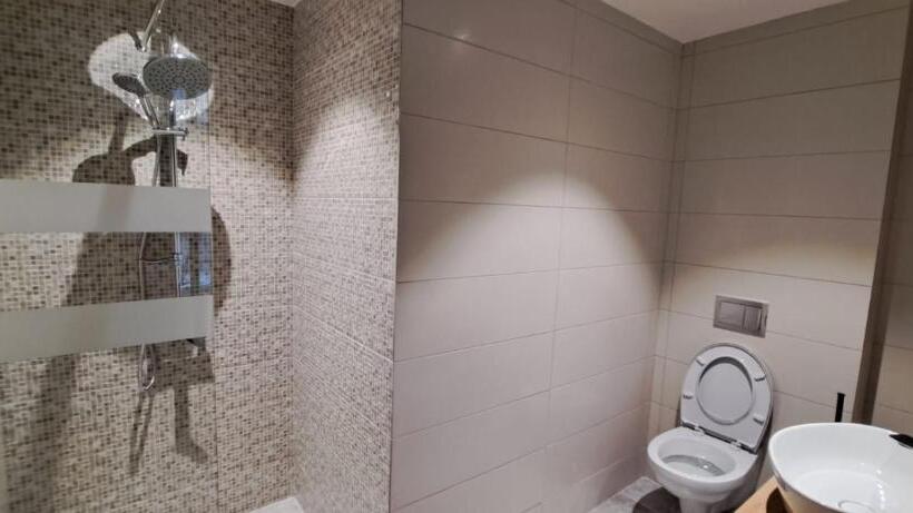 هتل Plutitor Lebăda