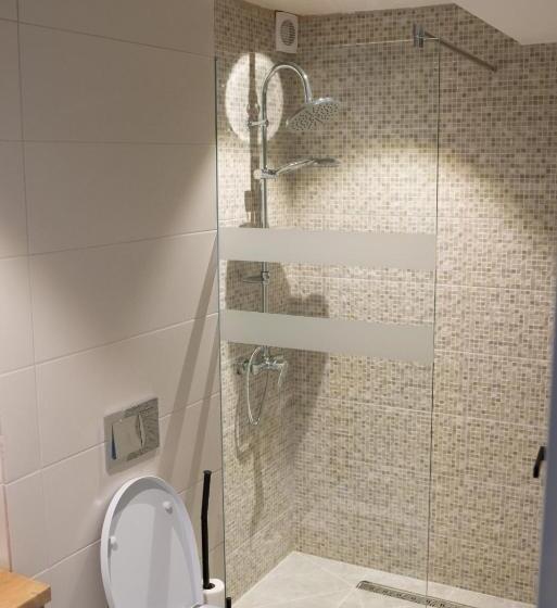 هتل Plutitor Lebăda